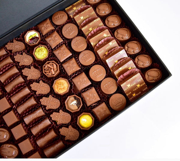1 Kilo Chocolates Box by Victorian