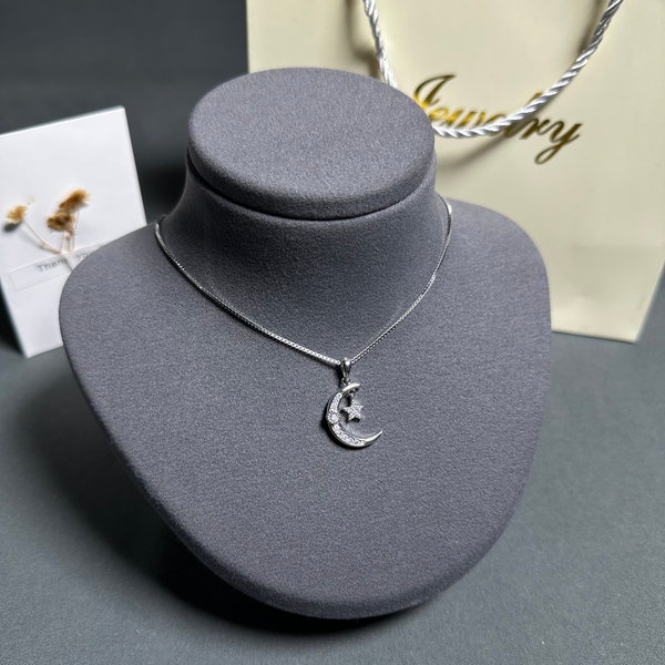 Crescent & Star Silver Necklace – Elegant Design